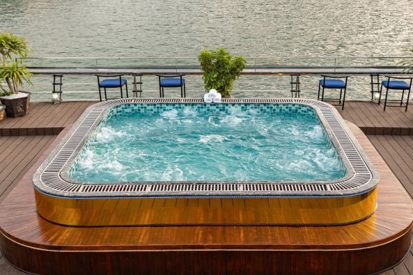 Du thuyền Lacasta Cruise Lan Hạ 2 ngày 1 đêm