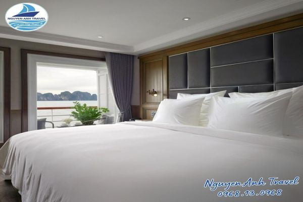Du thuyền Ambassador Signature vịnh Lan Hạ