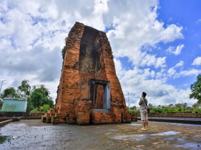 Khám phá tháp cổ nghìn năm ở Bạc Liêu