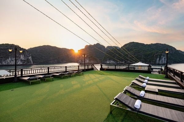 Du thuyền 5 sao Rita  Lan Hạ 2 ngày 1 đêm 