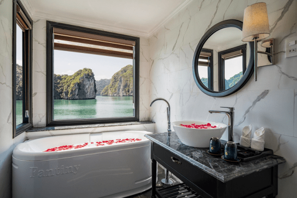 Du thuyền 5 sao  Rosy Lan Hạ 2 ngày 1 đêm 